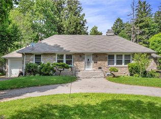 11 Ben Machree Dr, Mississauga, ON L5H 2S2