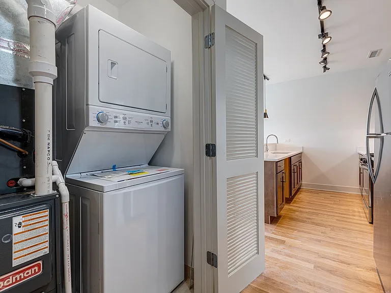 2740 N Spaulding Ave — Photo 14