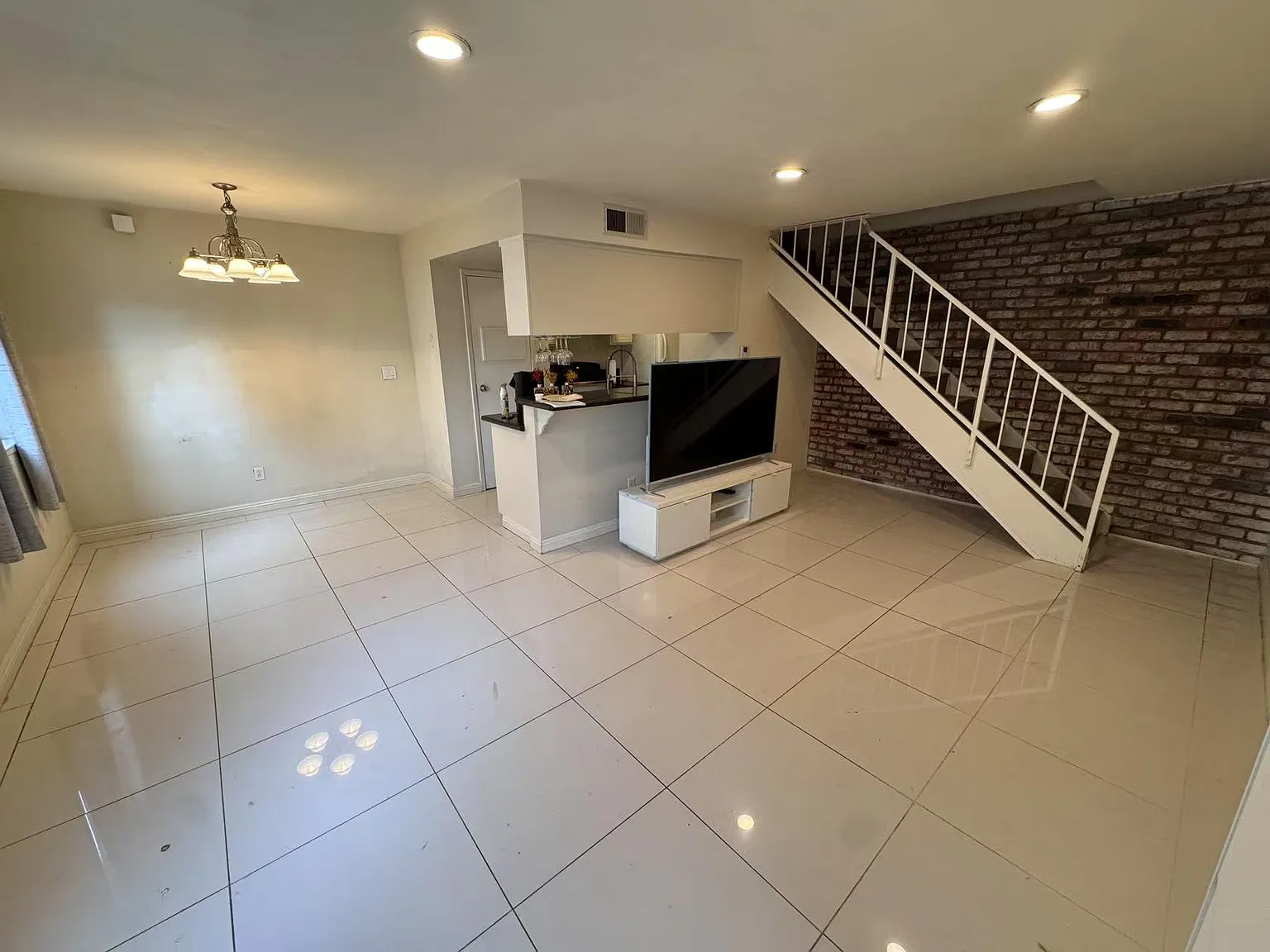 2 bed, 836 sqft, $2,195 — Photo 1