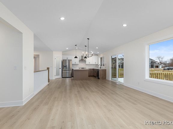 5th image of 7120 Pinehurst Dr NE