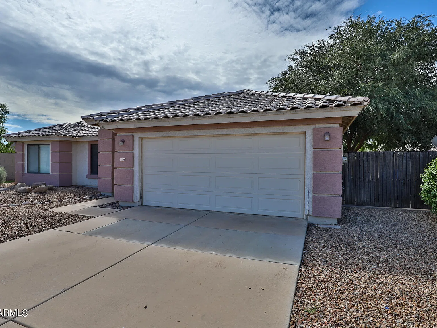 3 bed, 2.0 bath, 1406 sqft, $2,000 — Photo 2