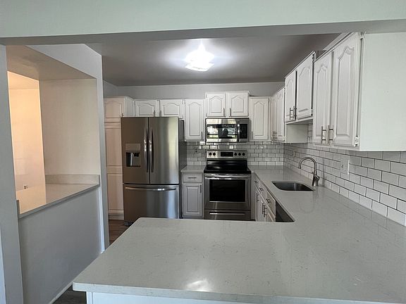 2nd image of 42173 Roscommon St