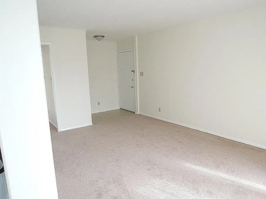 2 bed, $1,050 — Photo 4