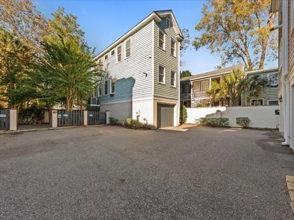 11 Kirkland Ln, Charleston, SC 29401