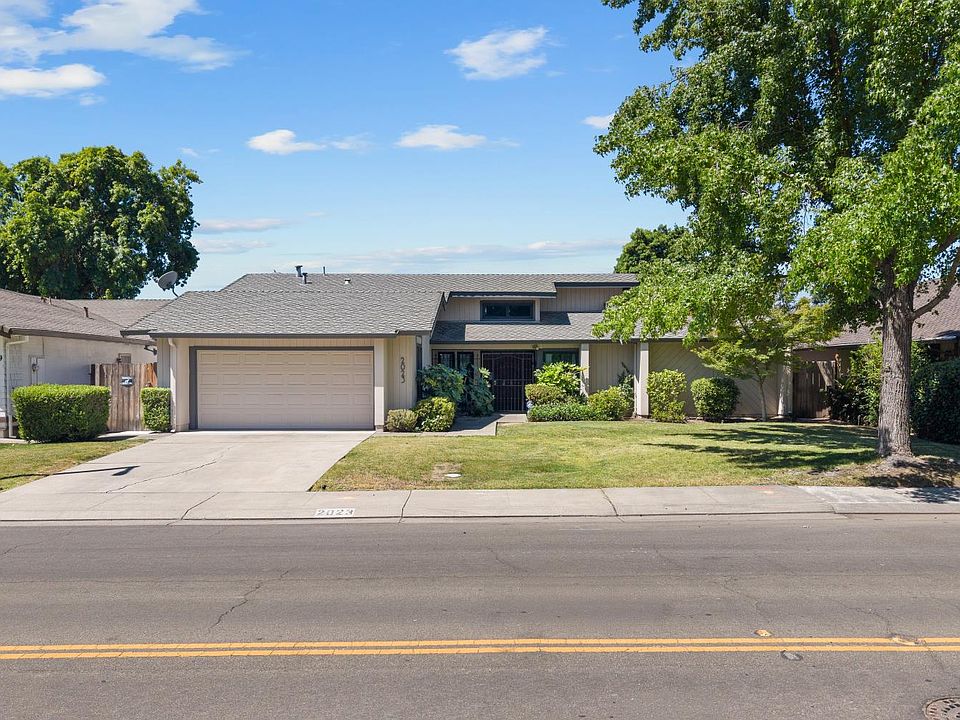 1st image of 2023 Venetian Dr