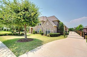 2nd image of 1121 Merlot Dr