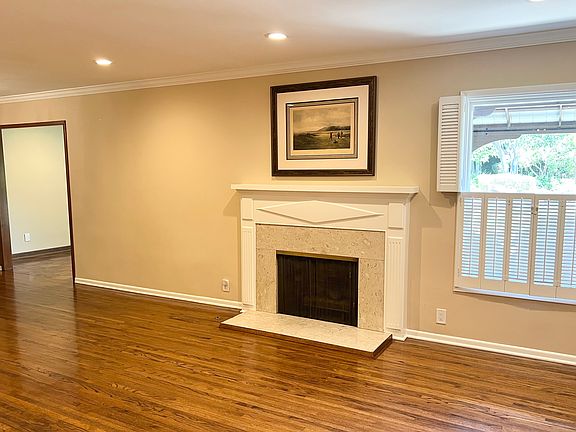 3rd image of 2925 Thorndike Rd