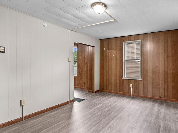2nd image of 115 Fulton St