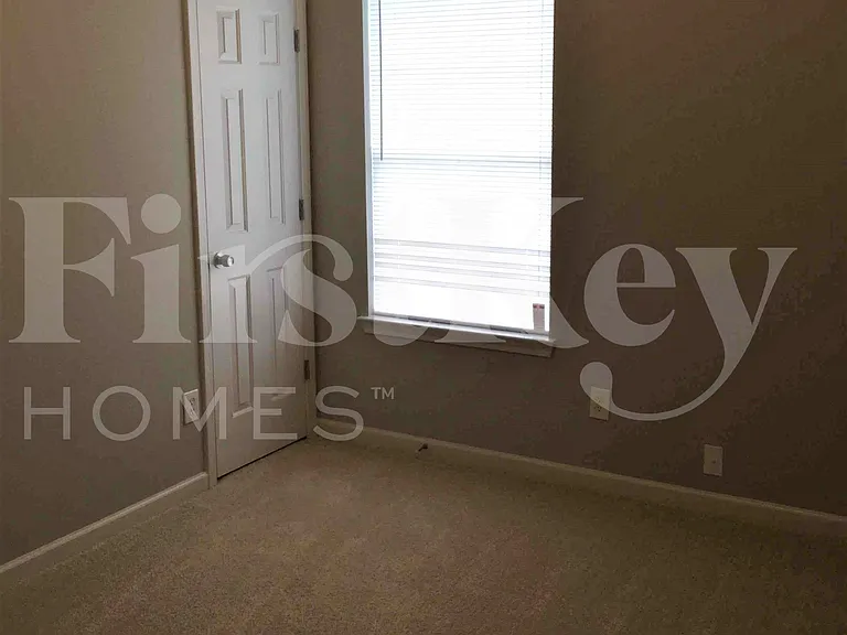 4200 Reserve Hill Xing — Photo 14