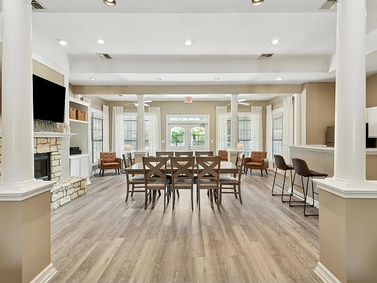 Lakeshore Villas apartments community photo
