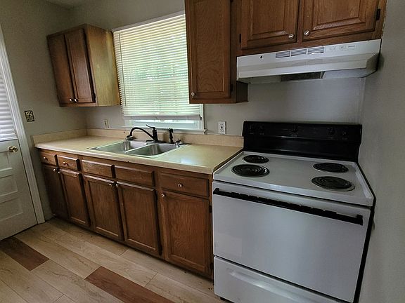 5th image of 1104 Logan St