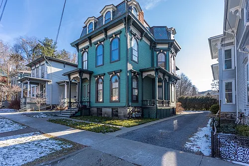 313 E Court St #A Photo 1