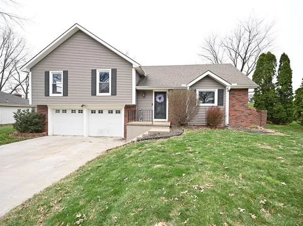406 Woodcrest Dr, Saint Joseph, MO 64506