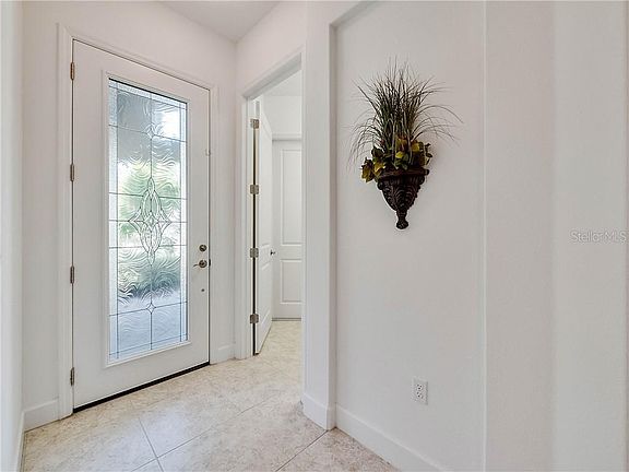 4th image of 1679 Victoria Gardens Dr