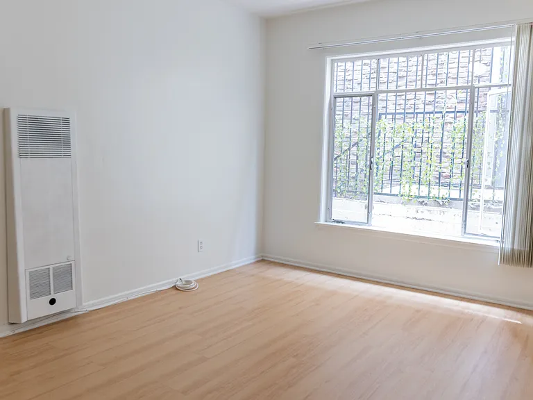 Gayley Manor Apartments — Photo 48