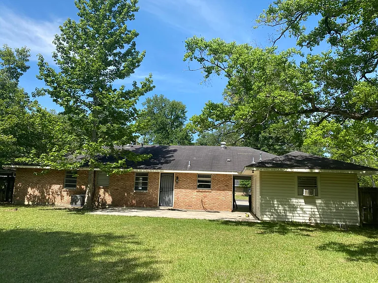 3044 Oakcrest Dr — Photo 3