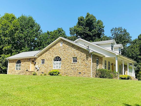 3rd image of 797 Pleasant Valley Church Rd