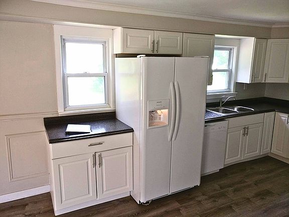 4th image of 72 Westbrook Dr