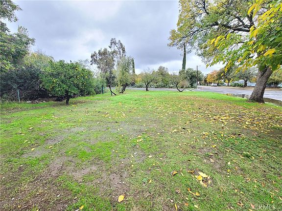 4th image of 1308 Pear St