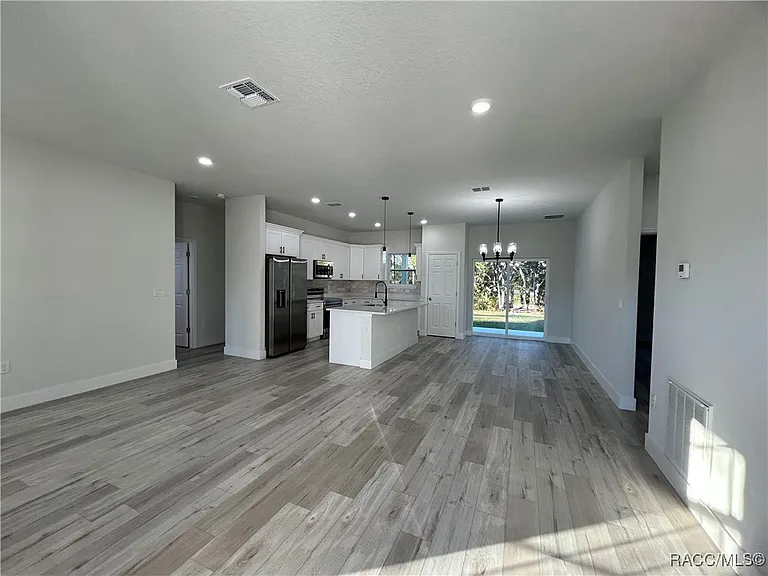 2097 W Hampshire Blvd — Photo 5