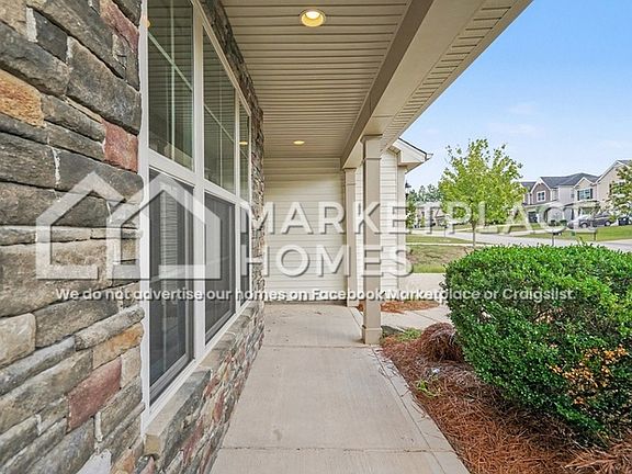 4th image of 239 River Oak St