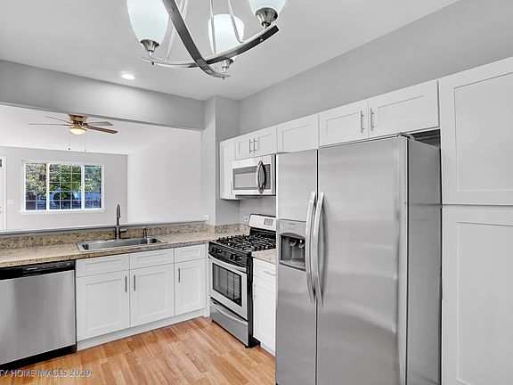 3rd image of 7430 Grandview Ct