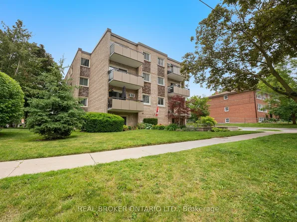21 Elizabeth St S #202, Richmond Hill, ON L4C 3V5