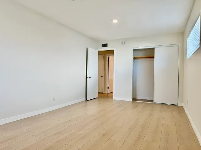 23130 Hartland St — Photo 14