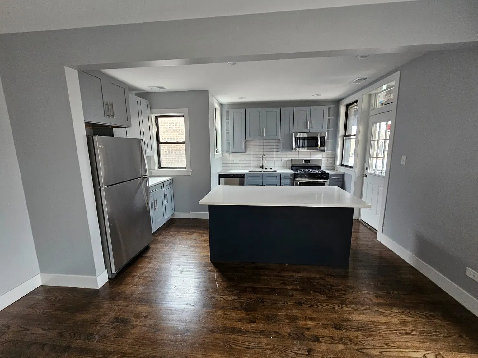 3 bed, 1450 sqft, $2,600 — Photo 3