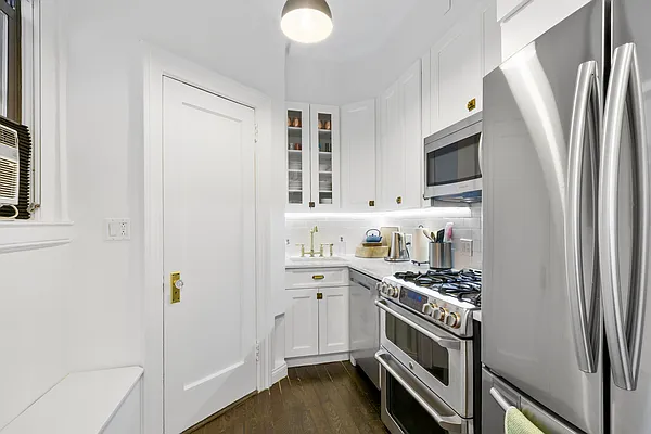 Sold by Nest Seekers International | media 10