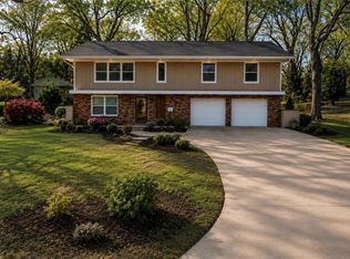 10115 E 31st St S, Independence, MO 64052