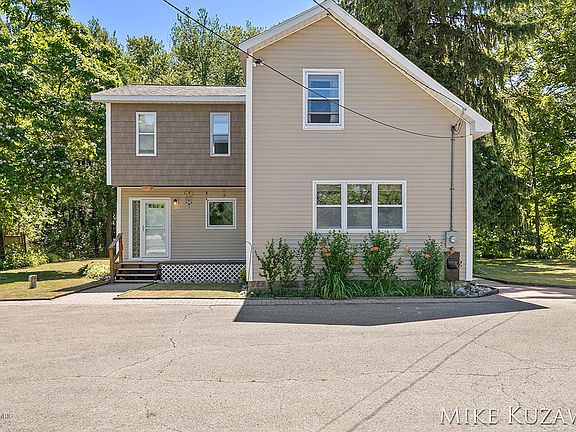 2nd image of 3104 Indian Dr NE