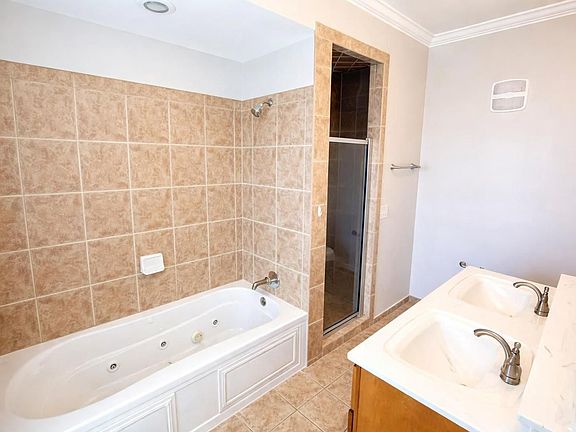 5th image of 238 E Lewis St #403