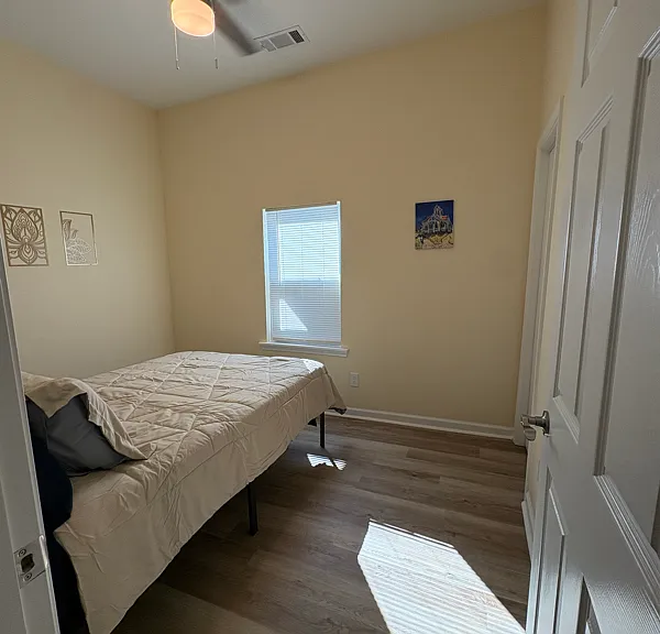 405 Bender St — Photo 6