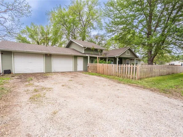 826 W 7th St, Ottawa, KS 66067