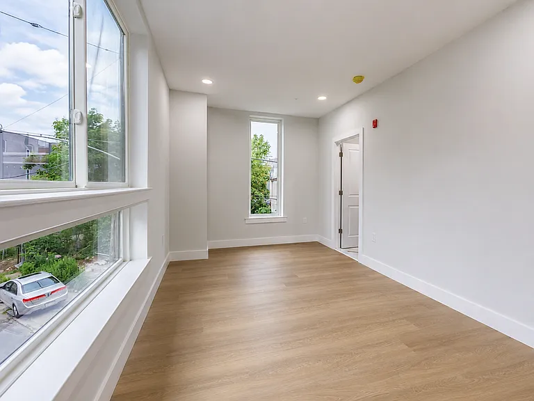 122 E Cumberland St — Photo 16