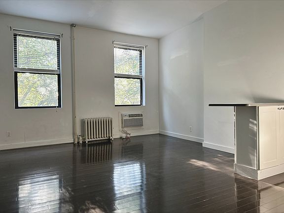 3rd image of 918 Saint Nicholas Ave APT 2R