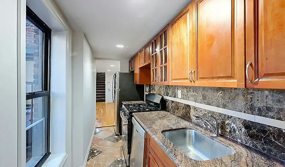 126 E 7th St #5B