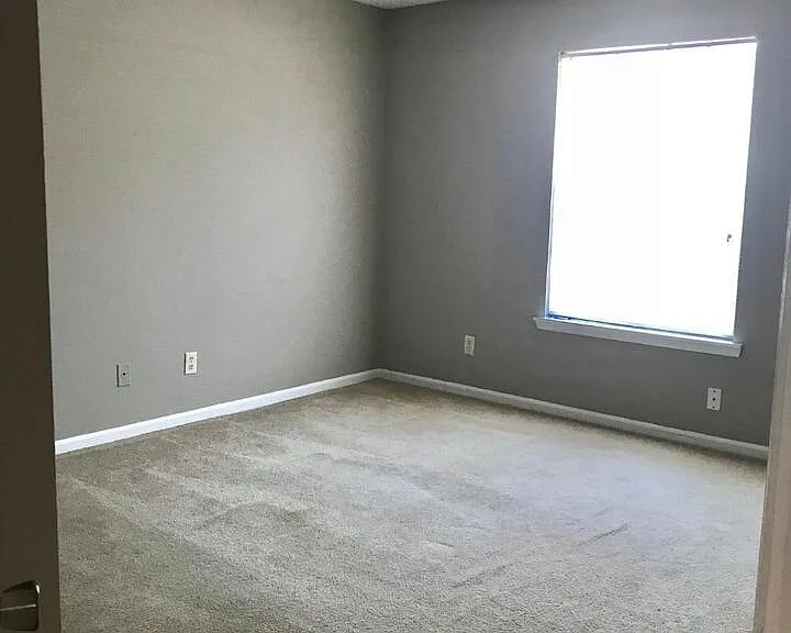 202 Eagle Ct — Photo 9