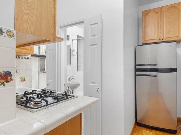 311 E 3rd St APT 3