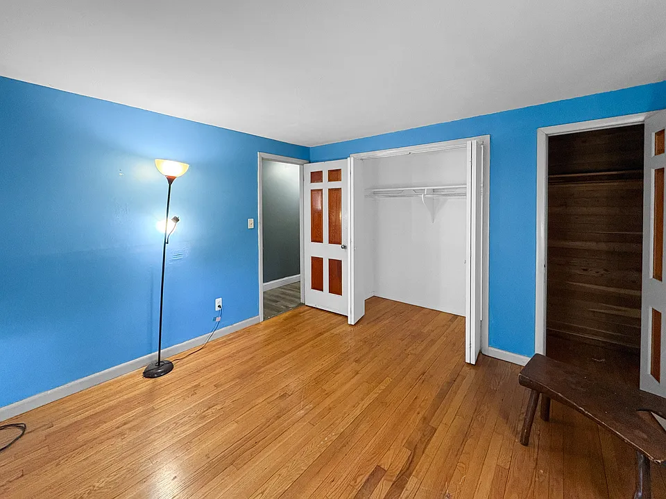 17 Vincent Dr #2