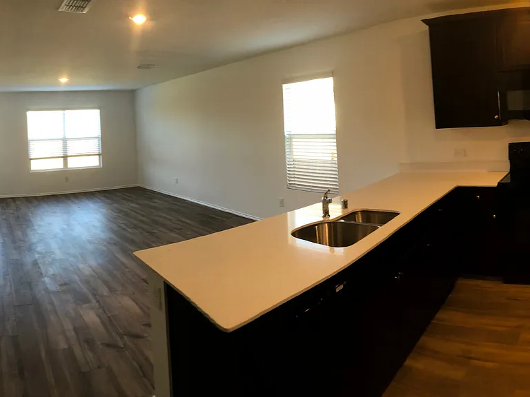 700 Dashwood Dr — Photo 12