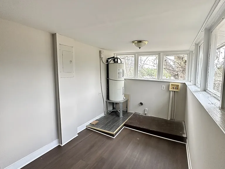 1249 Waverly St — Photo 12