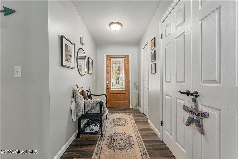 4th image of 299 Colonial Circle