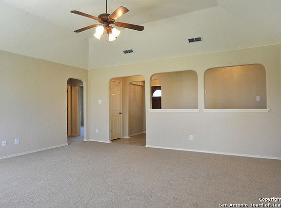 5th image of 407 Deer Creek Dr