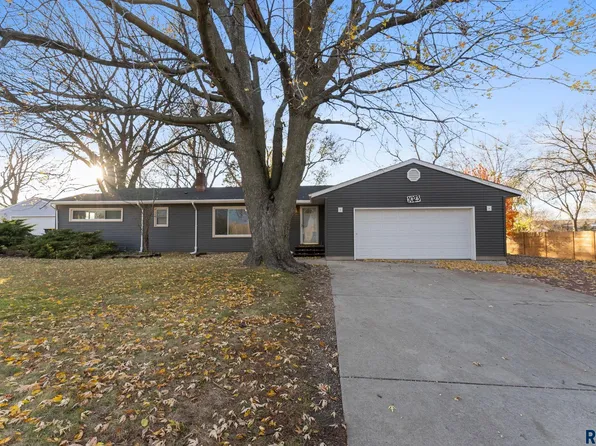 1023 S Sycamore Ave, Sioux Falls, SD 57110