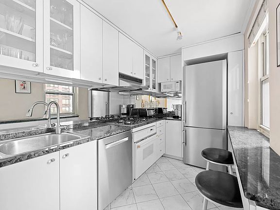 3rd image of 333 E 79th St APT 15M