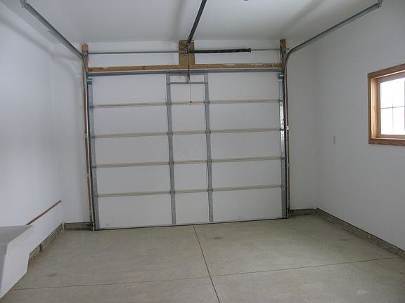 2nd image of 3 Parkwood Cir