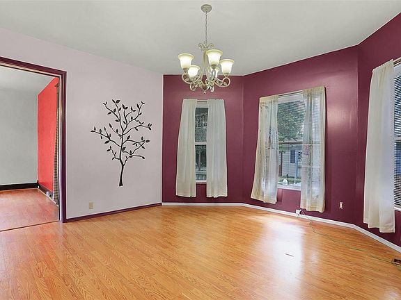 5th image of 722 Watt St
