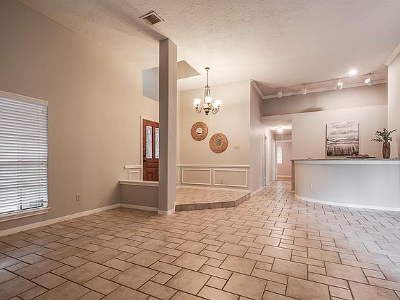 4th image of 3839 Village Oaks Dr